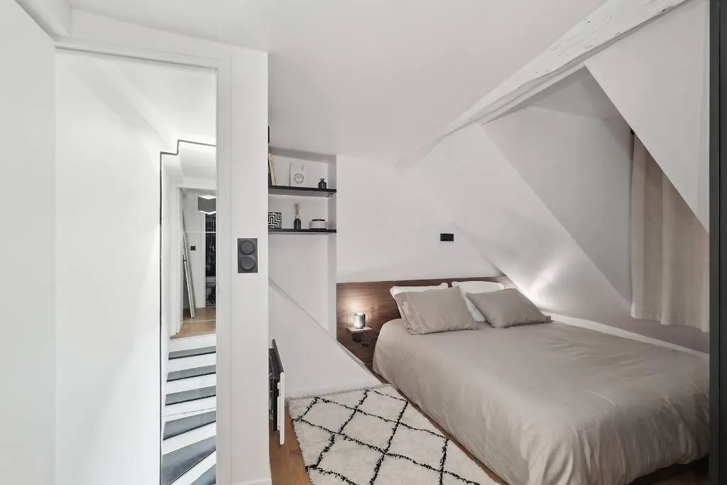Duplex Quartier Du Louvre 75002 Апартаменты